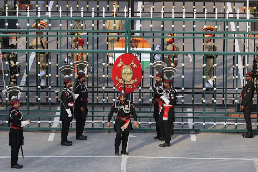 পাকিস্তানের সমালোচনা করার পাশাপাশি গম্ভীর বলেছেন,  ব্যক্তিগতভাবে আমার মনে হয়, পাকিস্তানের সঙ্গে কোনও সম্পর্ক রাখার প্রয়োজন নেই ভারতের। ওরা যতদিন সন্ত্রাসবাদীদের মদত দেওয়া বন্ধ না করছে, ততদিন দু’দেশের মধ্যে সবকিছুই বন্ধ থাকুক। আগেও একথা বলেছি। ক্রিকেট, বলিউড বা অন্য কোনও কিছুই ভারতীয় সেনা বা সাধারণ মানুষের প্রাণের থেকে গুরুত্বপূর্ণ নয়। ম্যাচ পরে হতে পারে, সিনেমা পরে তৈরি করা যেতে পারে, গায়করাও পরে পারফর্ম করতে পারবেন। কিন্তু প্রিয়জনকে হারানোর ক্ষতিপূরণ হয় না।