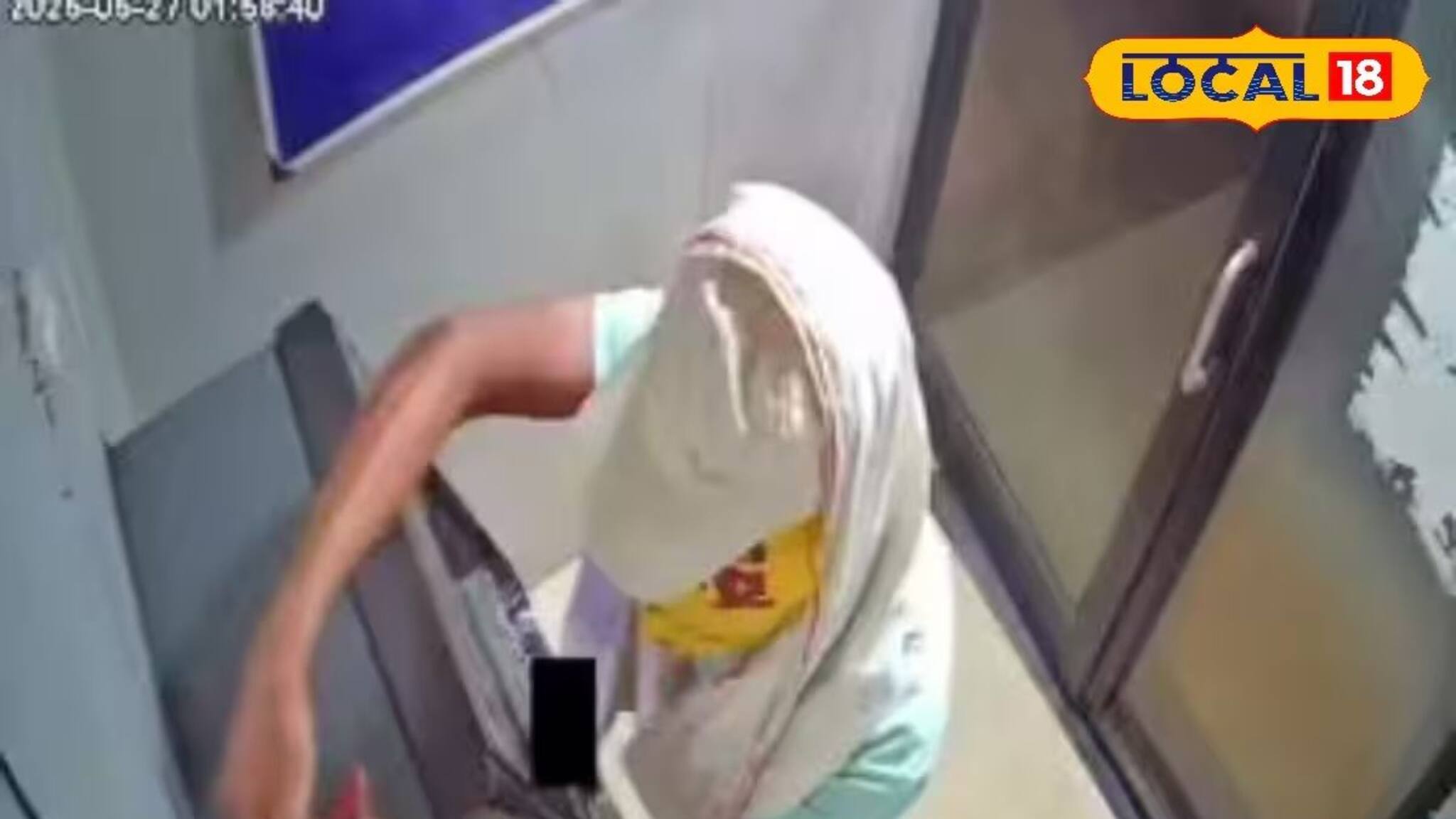 রাতের অন্ধকারে এটিএম এর ভেতরে লুটের চেষ্টা! গোটা ঘটনা ধরা পড়েছে সিসিটিভিতে