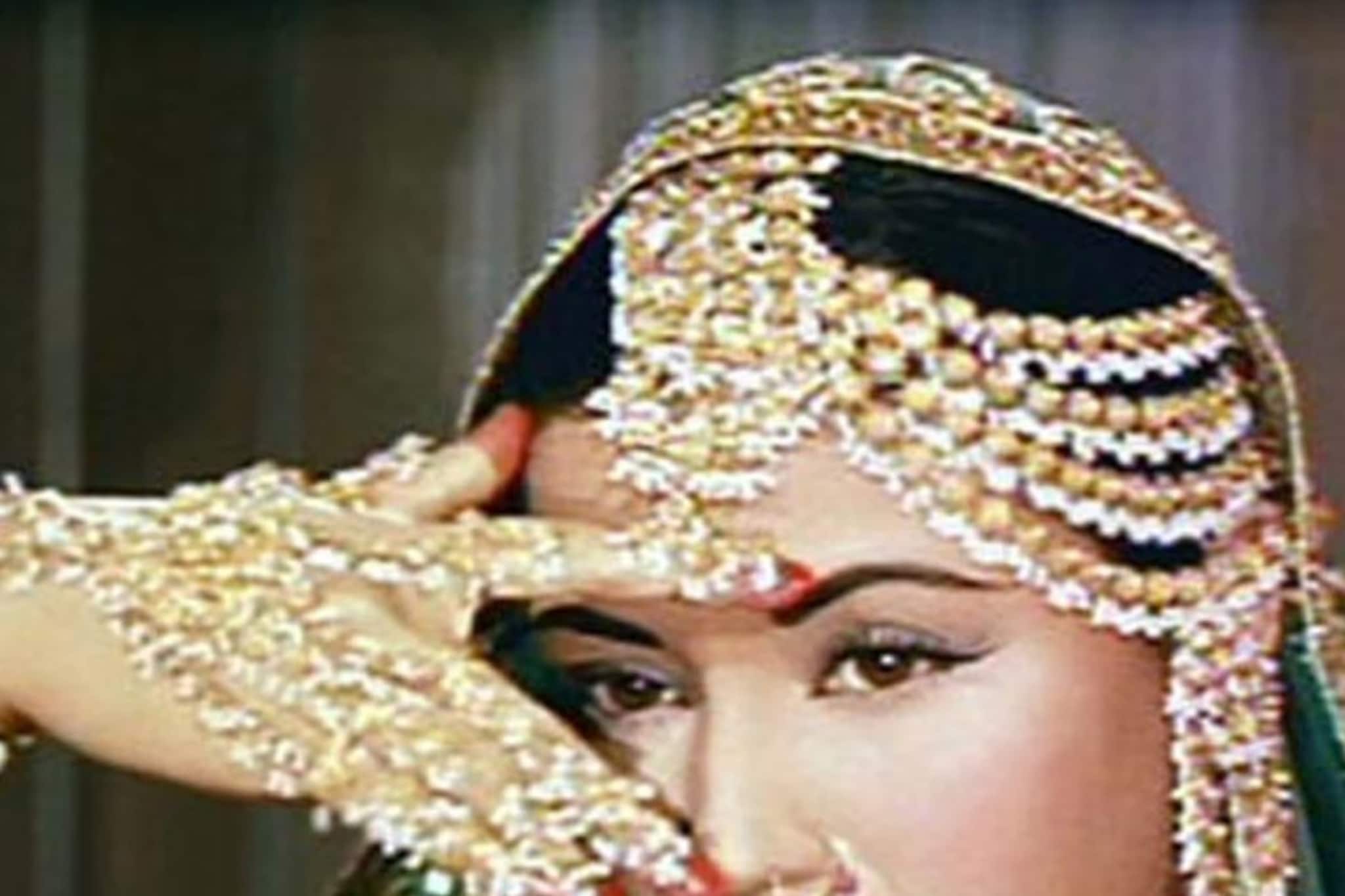 ৩১ বার কষিয়ে চড়...! ফাঁকা পেয়েই নায়িকার শরীরে 'নোংরা' স্পর্শ পরিচালকের, চিৎকার করতেই...