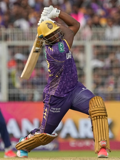 অবশেষে ক্রিকেট দেবতা সহায় হলেন ক্যারিবিয়ান বিগ হিটারের। রাজস্থানের বিরুদ্ধে দলের দরকারের সময় ফের একবার ব্যাট হাতে বিধ্বংসী ইনিংস খেললেন আন্দ্রে রাসেল। বুঝিয়ে দিলেন তিনি এখনও ফুরিয়ে যাননি।  (Photo Courtesy- AP)