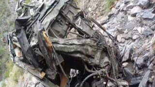 ৭০০ ফুট গভীর গিরিখাতে সেনা ট্রাক! ভয়াবহ দুর্ঘটনা রামবাণে!