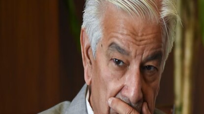 পাকিস্তানের প্রতিরক্ষামন্ত্রী খোয়াজা আসিফ৷ ছবি- রয়টার্স পাকিস্তানের প্রতিরক্ষামন্ত্রী খোয়াজা আসিফ৷ ছবি- রয়টার্স