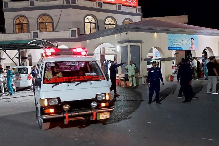 (বাহাওয়ালপুরে ভারতীয় হামলায় আহত সন্ত্রাসবাদীদের হাসপাতালে নিয়ে যাওয়া অ্যাম্বুলেন্স) Photo- AP