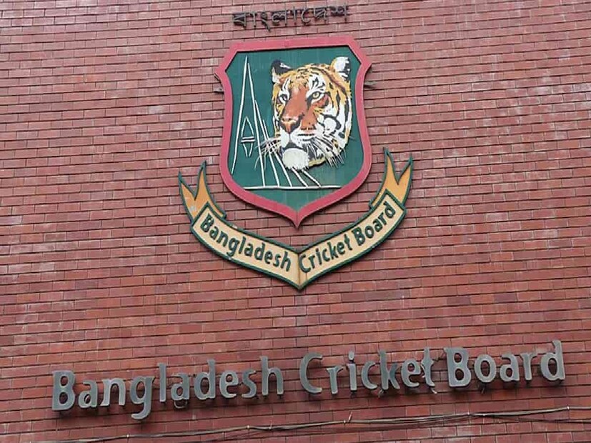 বৃহস্পতিবার বিসিবি এক বিবৃতিতে জানিয়েছে, &quot;এছাড়াও, বিসিবি সংশ্লিষ্ট কর্তৃপক্ষের সঙ্গে সমন্বয় করছে যাতে খেলোয়াড়দের পাকিস্তান থেকে সময়মতো এবং নিরাপদে প্রস্থানের জন্য সকল ব্যবস্থা নিশ্চিত করা যায়।&quot;