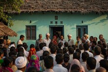 স্বামী বিদেশে যেতেই রোজ স্ত্রীর সঙ্গে সাক্ষাৎ প্রেমিকের! হাতেনাতে ধরা পড়তেই ভয়ঙ্কর কাণ্ড