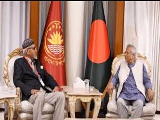 মহম্মদ ইউনূসের সঙ্গে বাংলাদেশের প্রাক্তন সেনাকর্তা ফজলুর রহমান৷ 