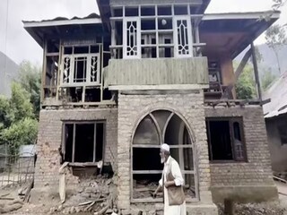 নাগাড়ে চলছে গোলাবর্ষণ ! (Photo: ANI)