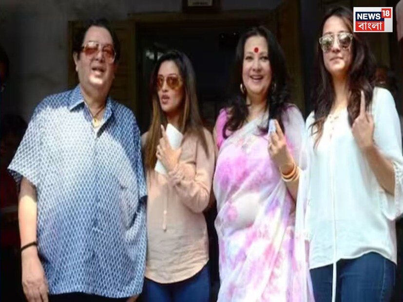বক্স অফিস ইন্ডিয়ার রিপোর্ট অনুযায়ী, ২০০৬ সালে মুক্তি পাওয়া 'আপনা স্বপ্না মানি মানি' সিনেমার পর অভিনেত্রীর পরপর ১২টি সিনেমা ফ্লপ হয়েছিল। ব্যাক-টু-ব্যাক ১২টি ফ্লপ সিনেমা দেওয়ার পর রিয়া সেন সিনেমা ইন্ডাস্ট্রি থেকে দূরে সরে গিয়েছিলেন এবং বিয়ে করেছিলেন।