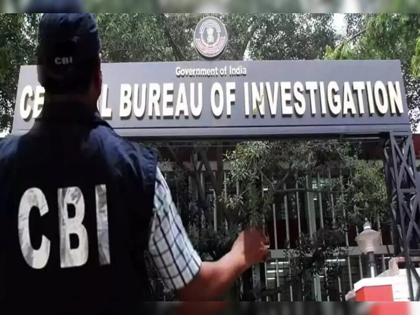 অভিযুক্ত পক্ষ ‘তদন্ত চলছে’ এই শব্দ নিয়েই আদালতে প্রশ্ন তুলেছিল। তদন্ত চলছে এই শব্দে আপত্তি জানিয়ে তাঁদের সওয়াল ছিল, একদিকে বলা হচ্ছে দ্বিতীয় পর্যায়ে তদন্ত চলছে, আবার বিচার প্রক্রিয়া শুরু করতে চাইছে। এই অবস্থায় তদন্ত শেষ না হলে কীভাবে চার্জগঠন হবে?