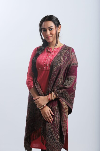অভিনেত্রী মেঘলা দাশগুপ্ত আবার বলেন, “জয়সলমীর জমজমাট-এর অংশ হতে পারাটাই ছিল এক অসাধারণ অভিজ্ঞতা। এই প্রথম বার আমি রাজস্থানে গেলাম আর আমার কাজই আমাকে সেখানে নিয়ে গেল! এই চরিত্রের জন্য প্রস্তুতি নেওয়াটা একেবারেই অন্যরকম অভিজ্ঞতা ছিল। আমি শুধু এটুকুই বলতে পারি যে, এরকম চরিত্র আমি আগে কখনও করিনি। আমাদের পরিচালক রিঙ্গো বন্দ্যোপাধ্যায় শুরু থেকেই অত্যন্ত উৎসাহ জুগিয়ে গিয়েছেন। তিনি আমার উপর যেভাবে আস্থা রেখেছেন, তার জন্য আমি সত্যিই কৃতজ্ঞ।”
