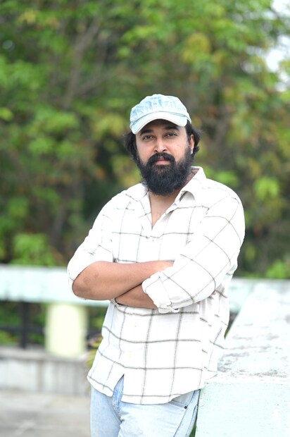 মেঘলার পাশাপাশি এই সিরিজে অভিনয় করেছেন অভিনেতা সব্যসাচী চৌধুরীও। শুধু তা-ই নয়, পরিচালক অর্ণব রিঙ্গো বন্দ্যোপাধ্যায়ের পাশাপাশি ‘জয়সলমীর জমজমাট’-এর সংলাপও লিখেছেন তিনি। প্রিমিয়ারে সব্যসাচী চৌধুরী বলেন যে, “কোনও একটা কাজ করার আগে আমি প্রচুর ভাবি। তারপর ভাবি, এটা লিখব কি না, কিংবা এটা নিয়ে কাজ করা যায় কি না। কিন্তু যে মুহূর্তে আমি সিদ্ধান্ত নিই যে, না, এটা আমি করতে চাই, এরপরে আর আমি সেটা নিয়ে ভাবি না। কারণ সেটা করতেই হয়।” 