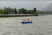 শিকারায় ছিলেন বাবা-ছেলে, হঠাৎ ওলটপালট সবকিছু! এবার ডাল লেকে বিরাট বিপর্যয়