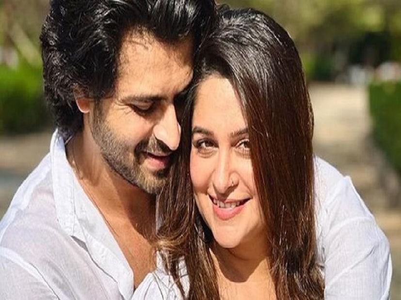 ক্যানসার আক্রান্ত দীপিকা। তাঁর স্বামী এবং অভিনেতা শোয়েব ইব্রাহিম জানিয়েছিলেন, দীপিকার লিভারে টেনিস বলের মতো টিউমার পাওয়া গিয়েছে।