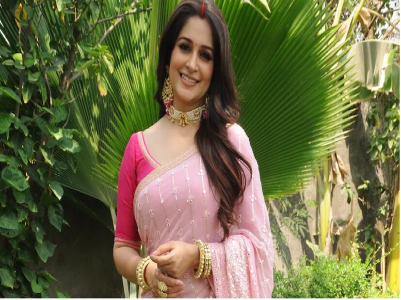 এই মুহূর্তে দীপিকা জানিয়েছেন,  “চিকিৎসক আগেই মাউথ আলসার নিয়ে সাবধান করেছিলেন। বেশি করে জল খেতে বলেছিলেন। সেটাই করব। আমি নিশ্চিত, সুস্থ হয়ে যাব।”