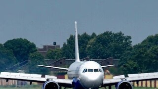 এই পরামর্শে জোর দেওয়া হয়েছে যে, যেকোনও গোয়েন্দা তথ্য বা সতর্কতা অবিলম্বে সংশ্লিষ্ট সকল পক্ষের সঙ্গে শেয়ার করতে হবে। অন্যান্য পদক্ষেপের মধ্যে, নিরাপত্তা সংস্থা পরামর্শ দিয়েছে যে সমস্ত কর্মী, ঠিকাদার এবং দর্শনার্থীদের জন্য কঠোর পরিচয়পত্র পরীক্ষা করা উচিত, পাশাপাশি সমস্ত সিসিটিভি সিস্টেম কার্যকর এবং ক্রমাগত পর্যবেক্ষণ করা নিশ্চিত করা উচিত। রাজ্য পুলিশ, বিমানবন্দর এবং বিমান সংস্থা সহ সকল অংশীদারদের কাছে এই পরামর্শ জারি করা হয়েছে। এই পরামর্শে জোর দেওয়া হয়েছে যে, যেকোনও গোয়েন্দা তথ্য বা সতর্কতা অবিলম্বে সংশ্লিষ্ট সকল পক্ষের সঙ্গে শেয়ার করতে হবে। অন্যান্য পদক্ষেপের মধ্যে, নিরাপত্তা সংস্থা পরামর্শ দিয়েছে যে সমস্ত কর্মী, ঠিকাদার এবং দর্শনার্থীদের জন্য কঠোর পরিচয়পত্র পরীক্ষা করা উচিত, পাশাপাশি সমস্ত সিসিটিভি সিস্টেম কার্যকর এবং ক্রমাগত পর্যবেক্ষণ করা নিশ্চিত করা উচিত। রাজ্য পুলিশ, বিমানবন্দর এবং বিমান সংস্থা সহ সকল অংশীদারদের কাছে এই পরামর্শ জারি করা হয়েছে।