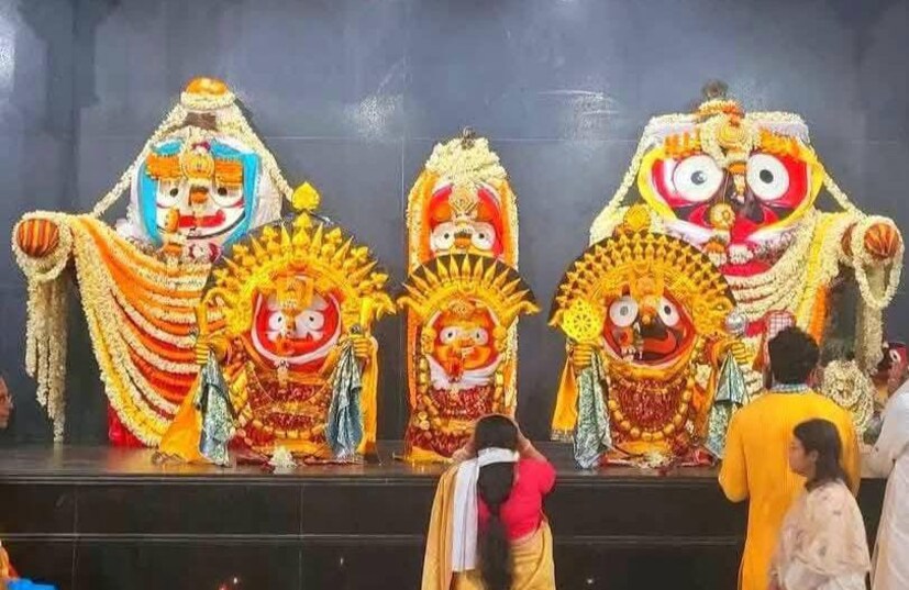 এর সঙ্গে আরও খোয়া ক্ষীর মিশিয়ে জেলায় জেলায় তৈরি হবে পেঁড়া ও গজা। দিঘার এই মহাপ্রসাদ পেতে বর্তমানে রাজ্যজুড়ে আধ্যাত্মিক আকাঙ্ক্ষাও তুঙ্গে। রেশন ব্যবস্থার মাধ্যমে ব্লকে ব্লকে প্রতিটি পরিবারে পৌঁছে যাবে জগন্নাথ দেবের মহাপ্রসাদ।সৈকত শী