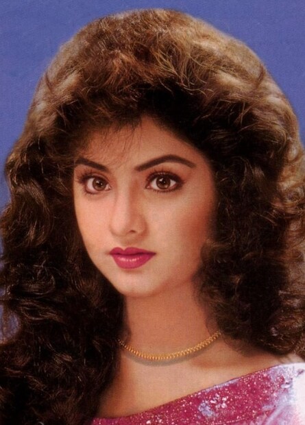 ‘বলবান’ ছবির হাত ধরে বলিউডে পা রেখেছিলেন সুনীল শেঠি। ওই ছবিতে তাঁকে দেখা গিয়েছিল সুন্দরী অভিনেত্রী দিব্যা ভারতীর বিপরীতে। আর এই হিট জুটিকেই মোহরা ছবির জন্য চেয়েছিলেন নির্মাতারা। কিন্তু ছবির শ্যুটিং চলাকালীনই অভিনেত্রী আকস্মিক ভাবে মারা যান। রেডিও নাশা-র সঙ্গে আলাপচারিতায় দিব্যার সঙ্গে শ্যুটিংয়ের শেষ দিনের কথা তুলে ধরলেন সুনীল শেঠি। আর অভিনেত্রীর জীবনের শেষ শ্যুটিং হয়েছিল পহেলগাঁও জেলে। 