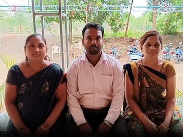 রেখাকে ভালবাসেন, কাজলকেও, দুই স্ত্রী নিয়ে এবার সুখে সংসার পাতলেন গুজরাতের মেঘরাজ ! রেখাকে ভালবাসেন, কাজলকেও, দুই স্ত্রী নিয়ে এবার সুখে সংসার পাতলেন গুজরাতের মেঘরাজ !