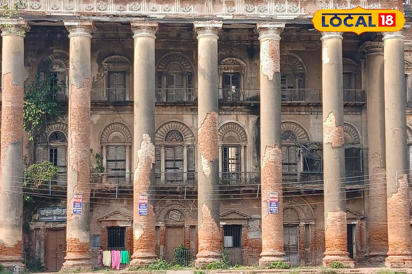 ১৮৩০ সালে রাজা রামনারায়ণ বাহাদুর প্রাসাদ দিয়ে নির্মাণ কাজ শুরু করে। প্রায় চার বছর নির্মাণ কাজ চলার পর ১৮৩৪ সালে বাড়ি তৈর সম্পন্ন হয়।
