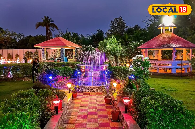 রিসর্টের মধ্যে রয়েছে সুইমিং পুল এবং বোটিং ফিশিংয়ের জন্য রয়েছে পুকুর। বাচ্চাদের খেলাধুলা করার জন্য রয়েছে ছোট্ট একটা প্লে গ্রাউন্ড। শহরের পরিবেশে থাকতে থাকতে বোর হয়ে গেলে ঘুরে যান এই নিরিবিলি গ্রামের পরিবেশ থেকে।