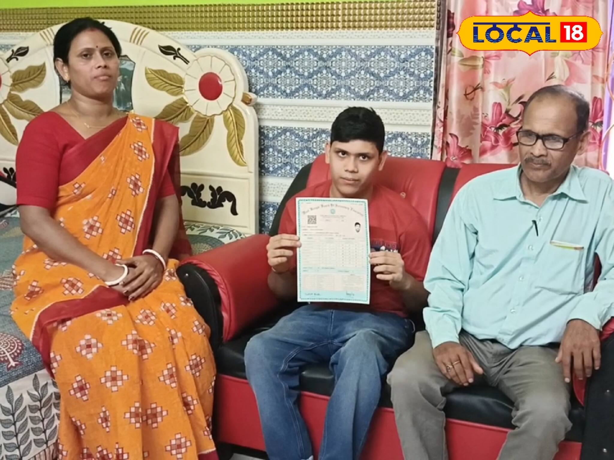 বিশেষভাবে সক্ষম হয়েও মাধ্যমিকে সাফল্য! শিক্ষক হয়ে পড়ুয়াদের পাশে দাঁড়াতে চায় বিক্রমজিৎ