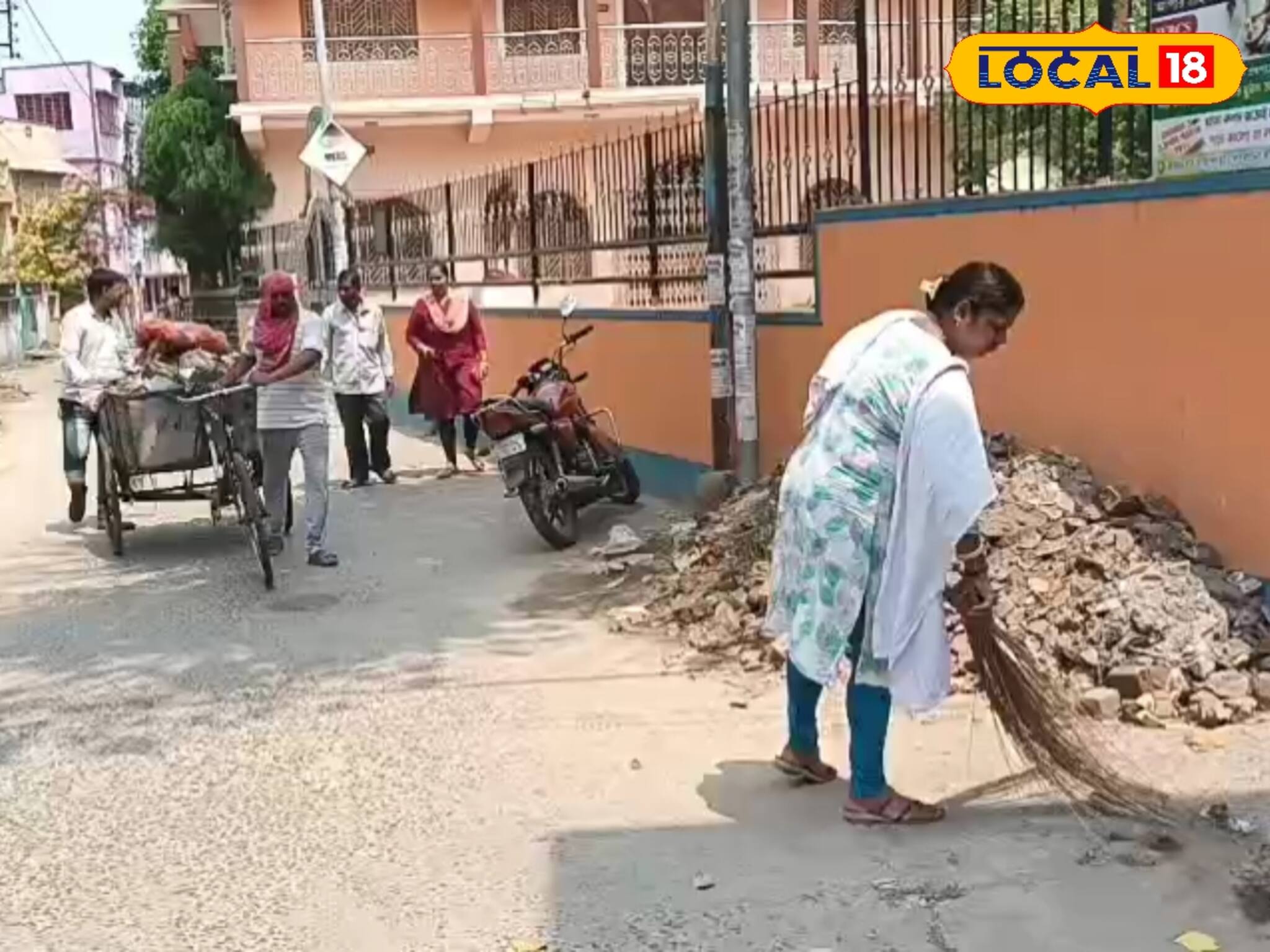 বায়োমেট্রিক অ্যাটেনডেন্স চালু হতেই কর্মবিরতি সাফাই কর্মীদের! যা করলেন কাউন্সিলর,অবাক হবেন