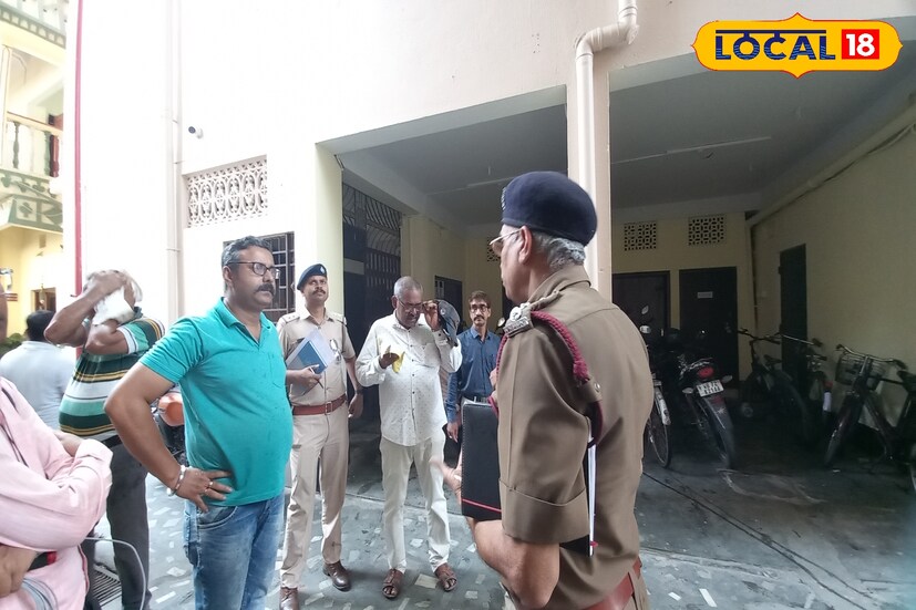 সোমবার জেলার বিপর্যয় মোকাবিলা দফতর ও দমকলের অতর্কিত অভিযান চালানো হয় শহরের বেশ কয়েকটি হোটেলে। সুষ্ঠুভাবে অগ্নিনির্বাপক ব্যবস্থা সবকটি হোটেলে রয়েছে কি না তা সরোজমিনে খতিয়ে দেখেন যৌথ পরিদর্শনকারি দল। 