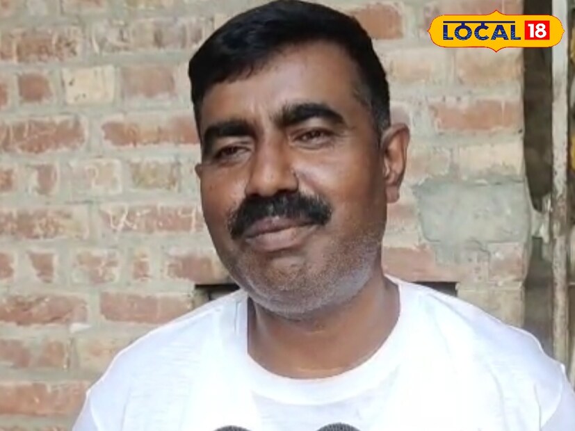 নদিয়া: পেহেলগাওয়ে জঙ্গি হানায় ২৬ পর্যটকদের মৃত্যুর ঘটনার পর জঙ্গি দমন করতে গিয়ে উধমপুরে জঙ্গিদের গুলিতে শহীদ হন তেহট্টের পাথরঘাটার সেনা জওয়ান ঝন্টু আলি শেখ। সেই ঘটনায় ভারতীয় সেনা বদলা নেবে, বারবার এমনই দাবি করেছিলেন ভারতীয় সেনায় কর্মরত শহীদ ঝন্টু আলী শেখের দাদা রফিকুল শেখ।