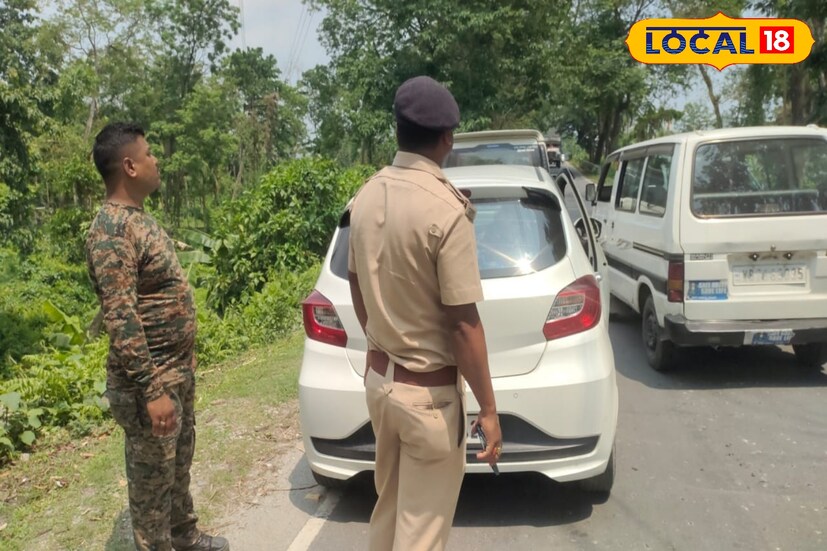 হাসিমারা এলাকায় পুলিশ আধিকারিকদের উপস্থিতি দেখা যেতে শুরু করেছে। সন্ধ্যাবেলা এলাকা ব্ল্যাকআউট করতে শুরু করেছেন বাসিন্দারা। প্রশাসনের পক্ষ থেকে এলাকাবাসীদের সজাগ ও সতর্ক থাকতে বলা হয়েছে।