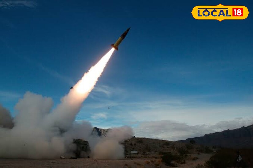 যুদ্ধ আবহে নিশ্ছিদ্র নিরাপত্তার চাদরে মুড়ে ফেলা হচ্ছে চিকেন নেক শিলিগুড়িকে। স্পর্শকাতর এই এলাকায় আসতে চলেছে রাশিয়ার শক্তিশালী মিসাইল সাম। তবে এই মিসাইল কোথায় বসবে তা নিয়ে স্পষ্ট করে কিছু বলতে চাইছে না প্রশাসন। যুদ্ধ আবহে নিশ্ছিদ্র নিরাপত্তার চাদরে মুড়ে ফেলা হচ্ছে চিকেন নেক শিলিগুড়িকে। স্পর্শকাতর এই এলাকায় আসতে চলেছে রাশিয়ার শক্তিশালী মিসাইল সাম। তবে এই মিসাইল কোথায় বসবে তা নিয়ে স্পষ্ট করে কিছু বলতে চাইছে না প্রশাসন।