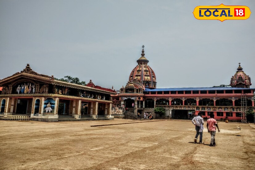 বাঁকুড়া জেলার টেরাকোটা গ্রাম পাঁচমুড়াতে রয়েছে ত্রিধারা মিলন মন্দির। এই মন্দিরকে বলা হয় দ্বিতীয় বৃন্দাবন এবং 