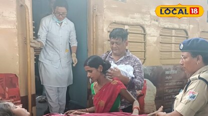 নিয়ে যাওয়া হচ্ছে মহিলাকে 