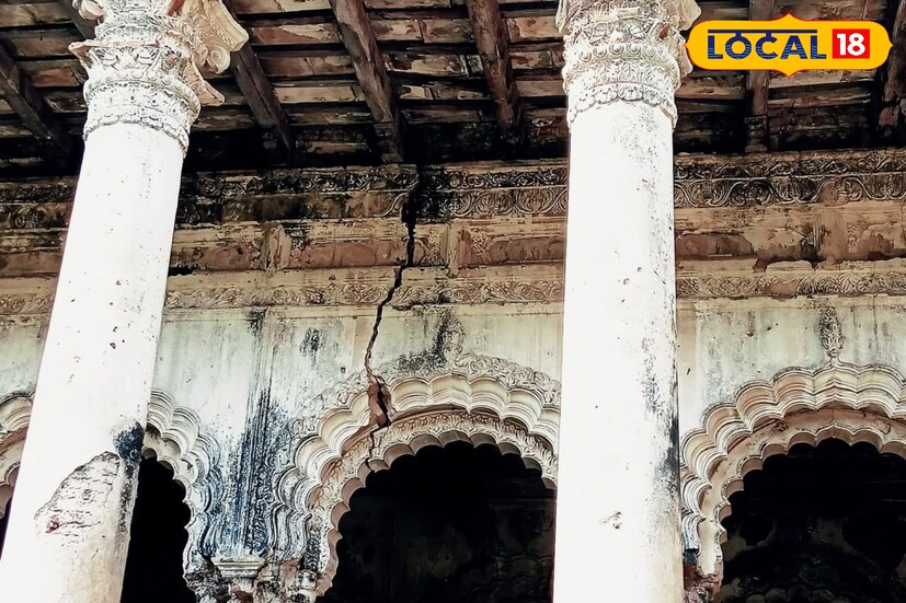 নদিয়ার নাকাশিপাড়ায় রয়েছে শতাব্দী প্রাচীন এই জমিদার বাড়ি। পলাশী যুদ্ধের কিছু আগে রাজস্থান থেকে পরিশ্রমী, উদ্যোগি ও অবশ্যই বুদ্ধিমান একজন রাজপুত (রামলাল সিংহ) এসে এখানে জমিদারি পত্তন করেন।