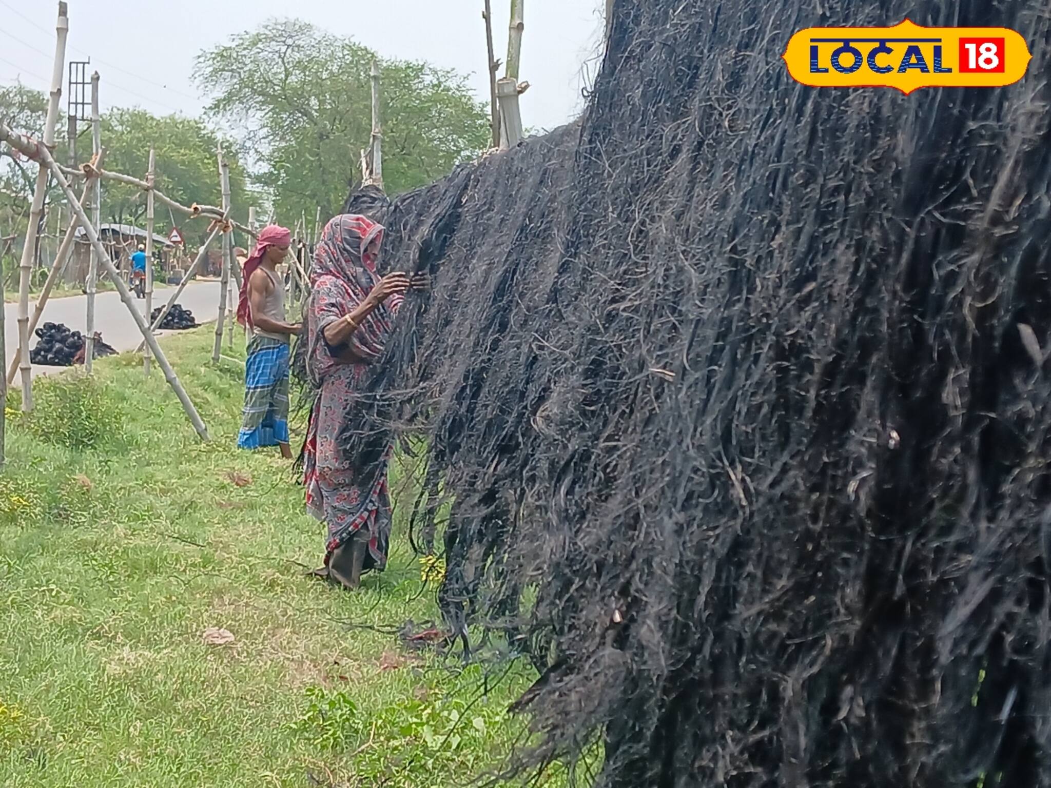 প্রতিমার চুল তৈরি করাই হাওড়ার এই গ্রামের মানুষের প্রধান জীবিকা!