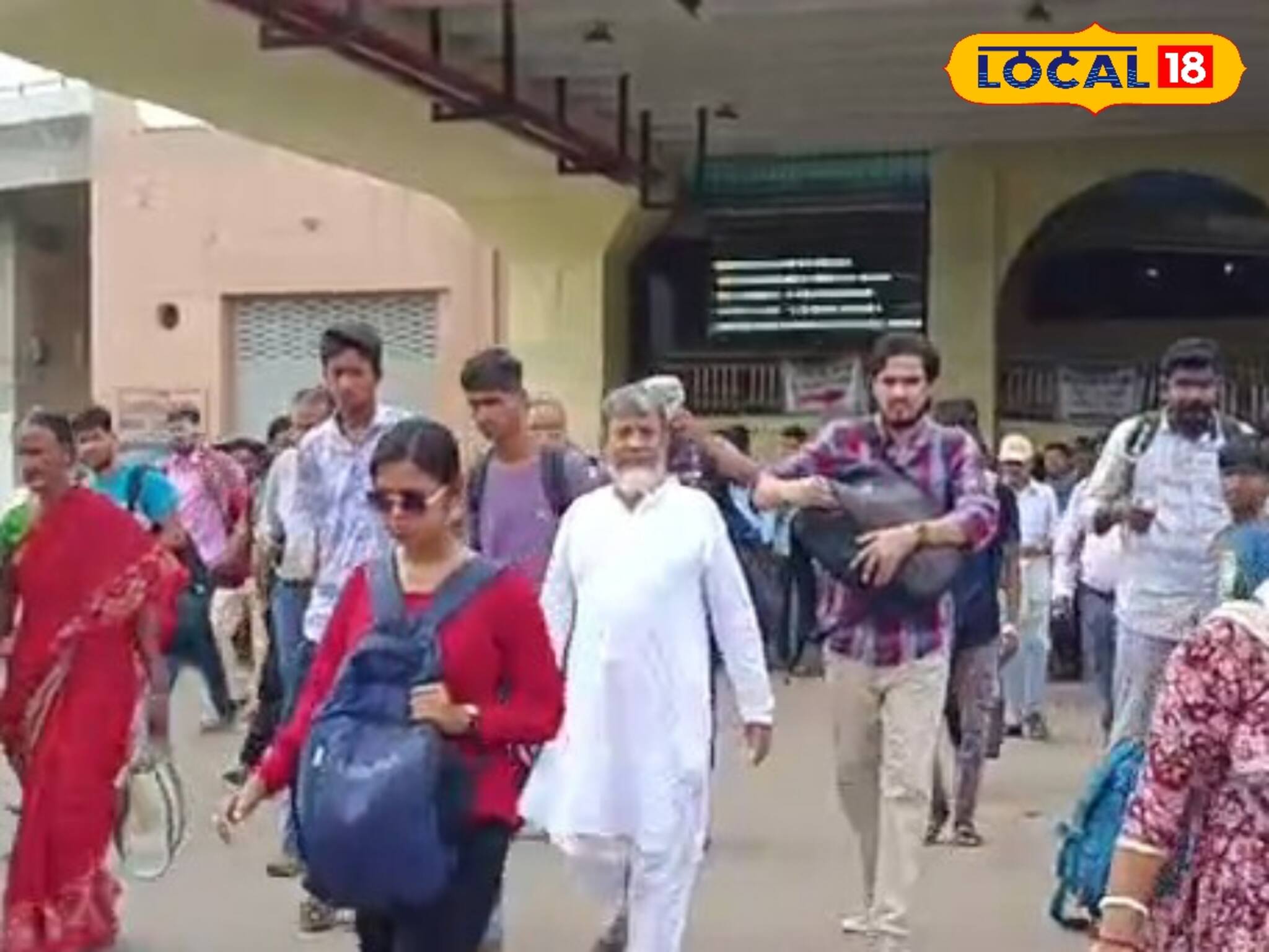 বুধবারও যাত্রী ভোগান্তির ছবি দক্ষিণ-পূর্ব রেলের হাওড়া-খড়গপুর শাখায় 