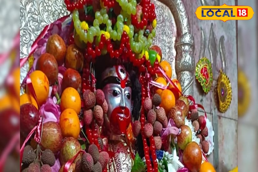 সারা বছর দেবীকে পেড়া দিয়ে পুজো নিবেদন করা হয়।কিন্তু বছরের এই দিনটিতে সকল ভক্ত নানারকম ফল দিয়ে দেবীকে পুজো অর্পণ করেন।অনেক ভক্ত আবার দেবীকে ১৬টি কলা, পাঁচ ফল, ক্ষীর, পাঁচ ধরনের মিষ্টি এবং বস্ত্র দিয়ে পুজো দেন।