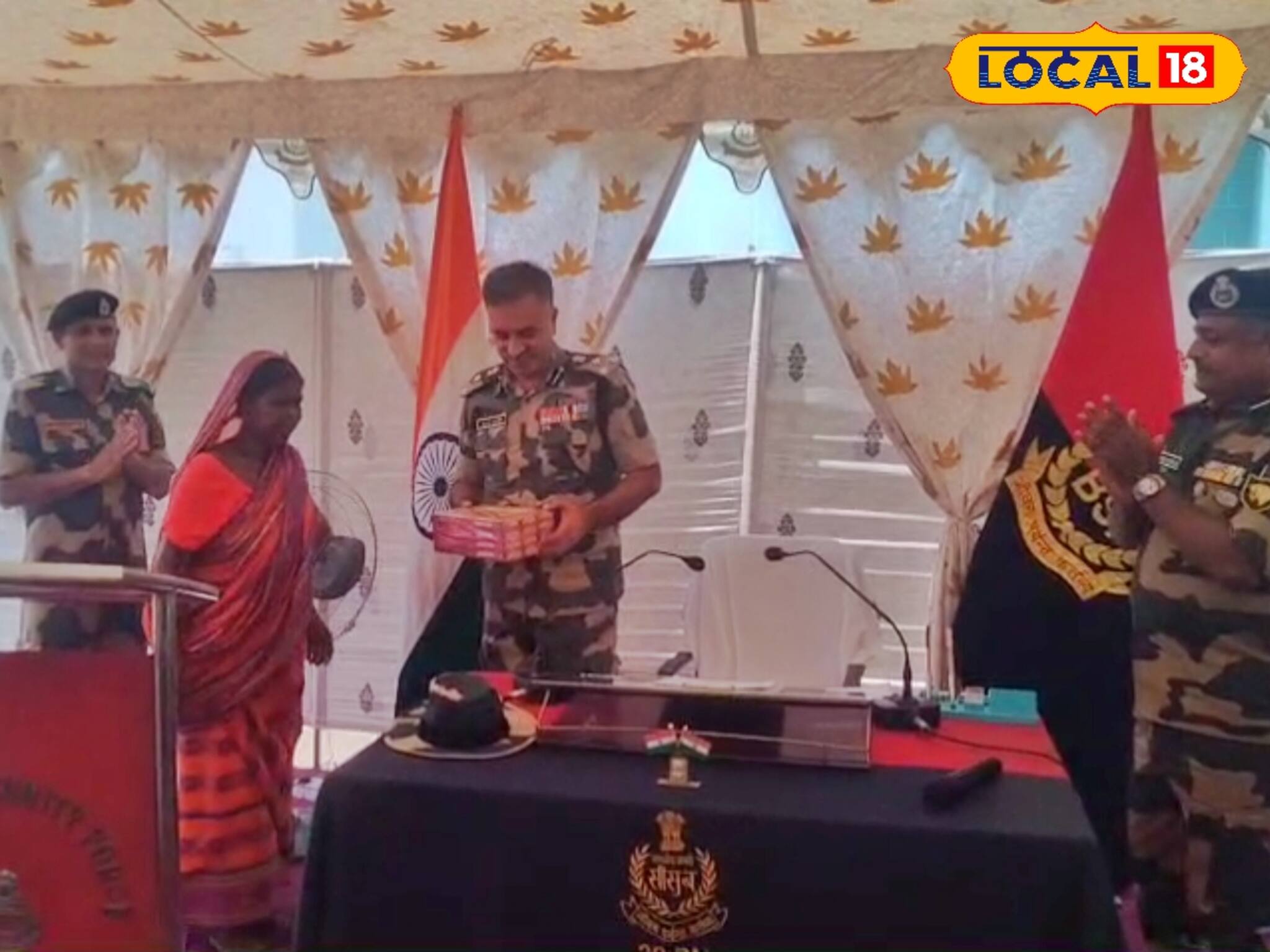 সীমান্তের মহিলাদের স্বনির্ভর করে তোলার লক্ষ্যে ধুপকাঠি তৈরির প্রশিক্ষণ বিএসএফের