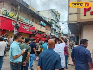 সোনার দোকানে আগুন, মুহূর্তে কালো ধোঁয়া ছড়িয়ে পড়ল এলাকায়! কোচবিহারে মারাত্মক কাণ্ড
