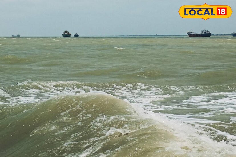 উপকূলে জারি করা হয়েছে লাল সতর্কতা। পশ্চিমবঙ্গের সাগর দ্বীপ এবং বাংলাদেশের খেপুপাড়ার মধ্যবর্তী অংশে রায়দিঘির খুব কাছ থেকে নিম্নচাপ স্থলভাগে প্রবেশ করেছে।