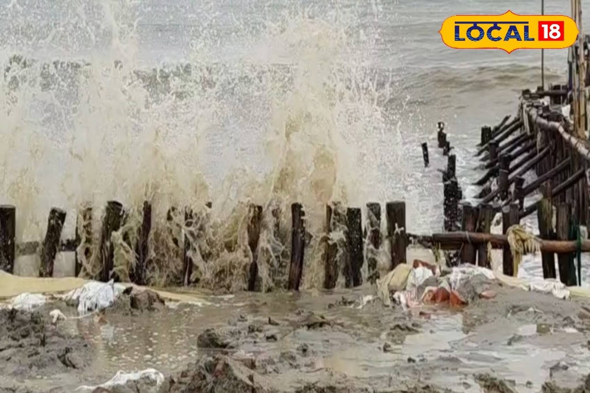 কপিলমুনি আশ্রমের সামনে মাটি ফেলেও আটকান যাচ্ছে না ভাঙন