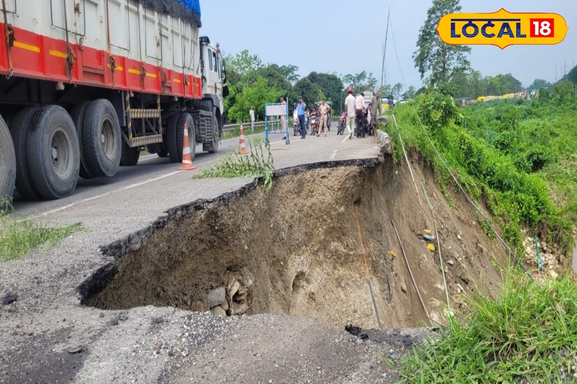 মুষলধারে বৃষ্টির কারণে ভেঙে পড়েছে এশিয়ান হাইওয়ে ৪৮ সড়ক। ঝুঁকিপূর্ণ যাতায়াত চলছে রাস্তা দিয়ে। প্রায় ৩০ ফুট সড়ক ভেঙে গিয়েছে বলে জানা যায়।