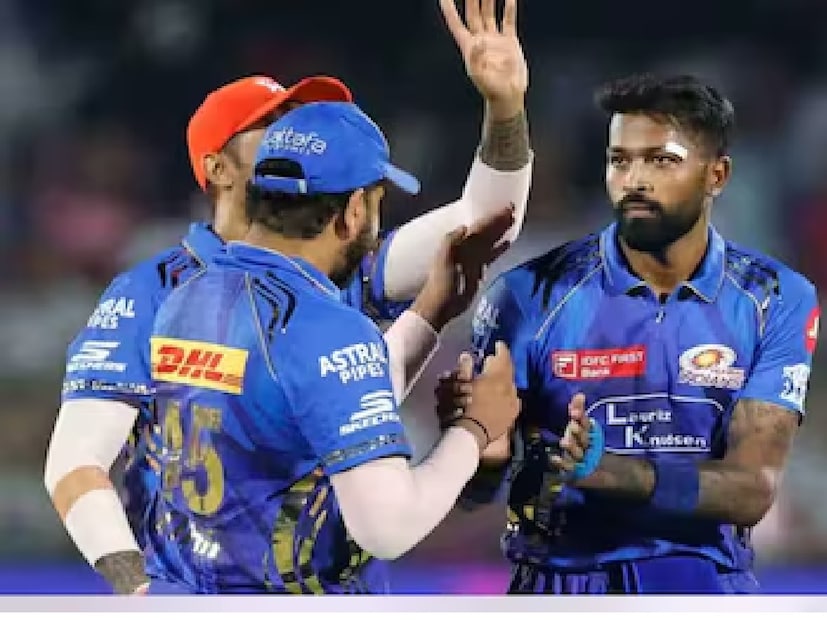 লক্ষ্য তাড়া করতে গিয়ে রাজস্থান রয়্যালসের পুরো দল ১১৭ রানে অলআউট হয় এবং মুম্বাই ইন্ডিয়ান্স ১০০ রানের বড় জয় অর্জন করে। দুর্দান্ত ব্যাটিংয়ের পর, অধিনায়কও ১টি উইকেট নেন। তিনি মাত্র ১ ওভার বল করেছিলেন, যেখানে তিনি শুভম দুবেকে মাত্র ২ রান দিয়েছিলেন, যিনি একজন প্রভাবশালী খেলোয়াড় হিসেবে এসেছিলেন।