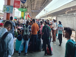 বুধবারও দিনভর ভোগান্তি চলল যাত্রীদের