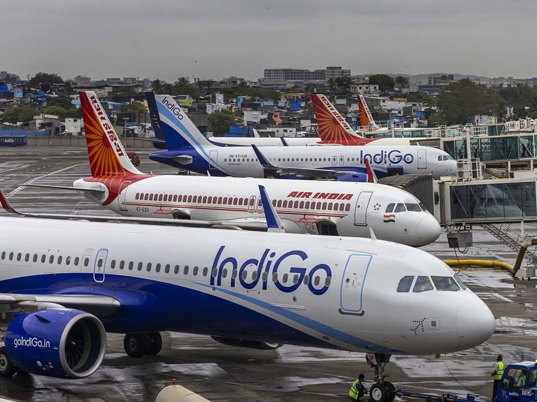Delhi Airport: দিল্লি বিমানবন্দরে যান্ত্রিক ত্রুটির জেরে বিমান পরিষেবায় বিঘ্ন! ব্যাপক হয়রানি যাত্রীদের