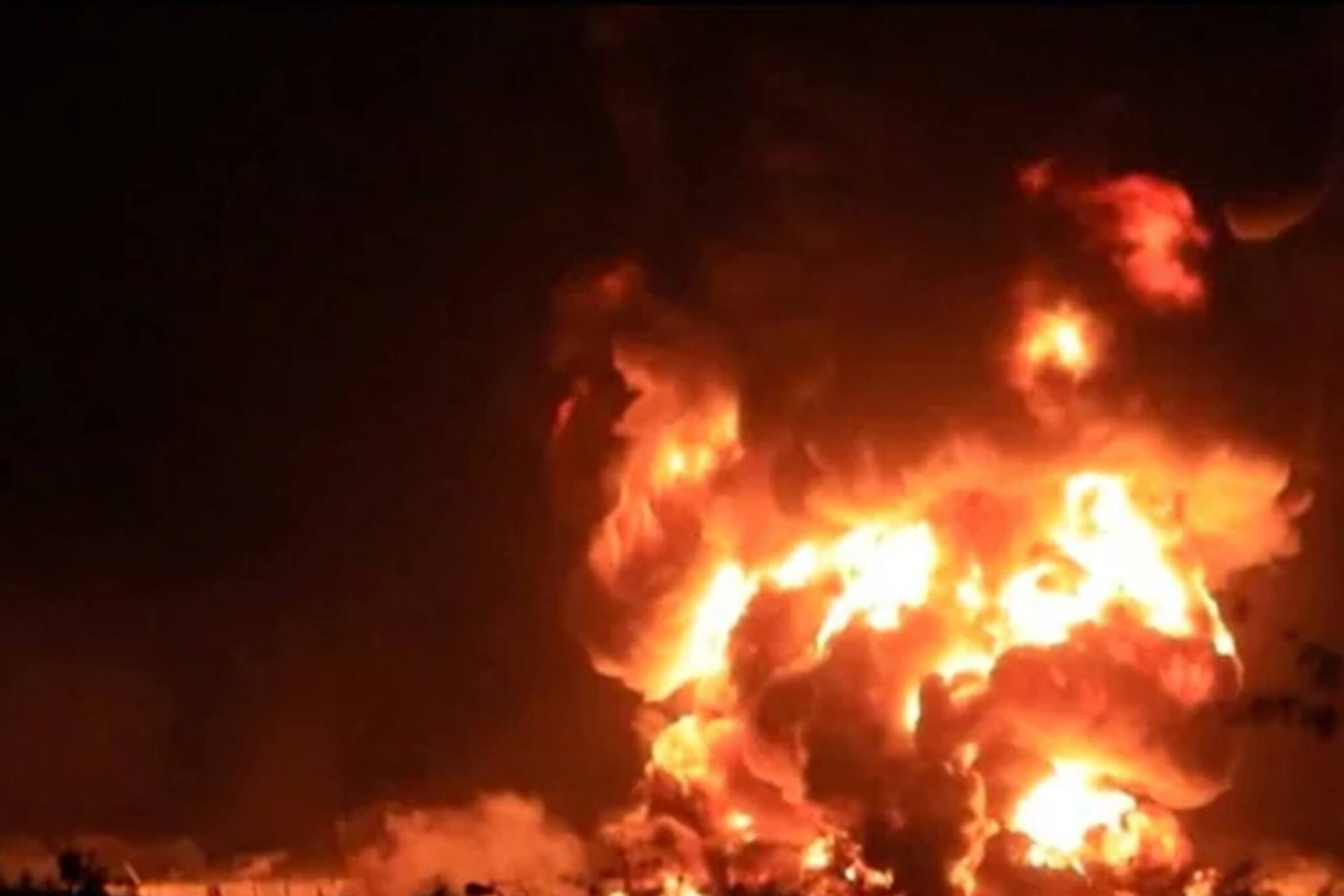 তেল আভিভ বিমানবন্দরে হুথিদের হামলার বদলা ! ইয়েমেনে পাল্টা আঘাত ইজরায়েলের, মৃত ১