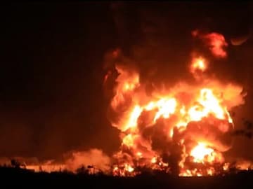 Iran missile attack on Israel video: আর একটু হলেই, চলন্ত গাড়ির সামনেই পড়ল ইরানের মিসাইল, বিষ্ফোরণে কাঁপল সবকিছু! দেখুন সেই ভিডিও… Iran missile attack on Israel video: আর একটু হলেই, চলন্ত গাড়ির সামনেই পড়ল ইরানের মিসাইল, বিষ্ফোরণে কাঁপল সবকিছু! দেখুন সেই ভিডিও…