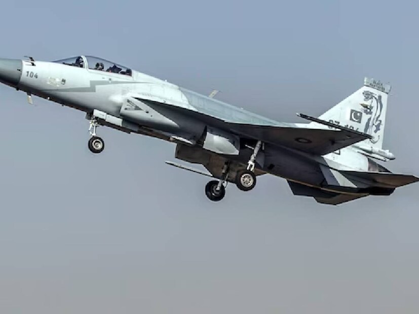 শুধু F16 নয়, দুটি JF17 বিমান ধ্বংস করেছে ভারত। তিনটি বিমানই চতুর্থ প্রজন্মের যুদ্ধবিমান। ক্ষতির কথা স্বীকার করেছে পাকিস্তান। Image: Reuters
