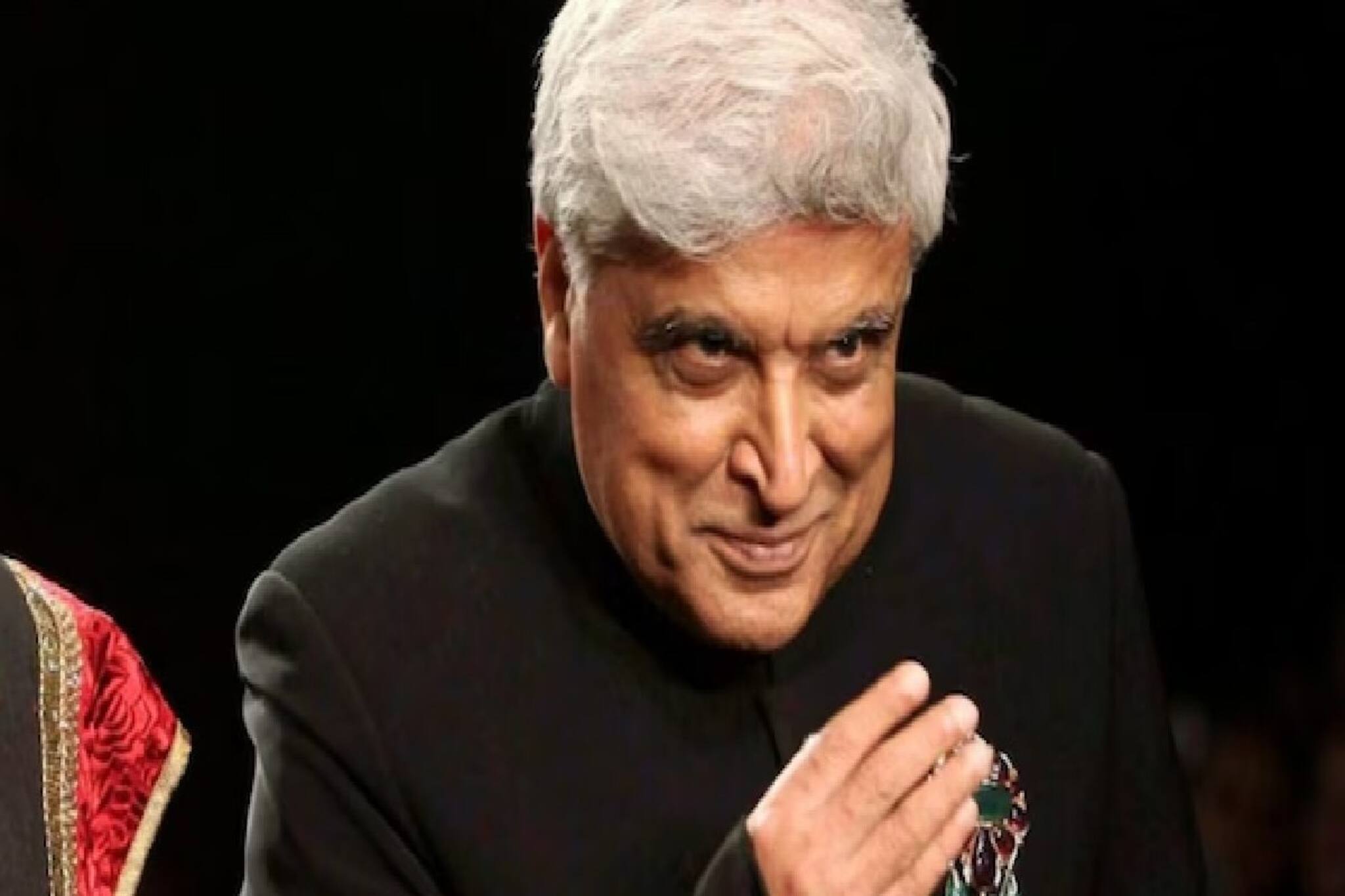 'বিতর্কিত' মন্তব্যের জন্য জাভেদ আখতারের তীব্র সমালোচনা করলেন লাকি আলি, ঘটনা আদতে কী?