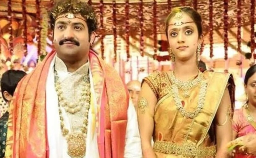 এখানেই শেষ নয়, যখন বিয়ে ঠিক হয়েছিল, তখন লক্ষ্মী প্রণতির বয়স ছিল মাত্র ১৭ বছর। আর এই খবর চাউর হতেই শিশু বিবাহের আইনের অধীনে একটি মামলা দায়ের করেছিলেন এক আইনজীবী। তিনি অভিযোগে জানান যে, বিবাহের বয়স হয়নি কনের, অথচ তাঁকেই বিয়ে করছেন অভিনেতা। ফলে এ নিয়েও বিতর্ক তৈরি হয়। আর এই বিতর্ক এড়ানোর জন্য লক্ষ্মীর বিবাহের বয়স হওয়া পর্যন্ত অপেক্ষা করে যান জুনিয়র এনটিআর। তিনি সাবালিকা হওয়ার পরেই বিয়ের পিঁড়িতে বসেন তাঁরা। বর্তমানে এই দম্পতির দুটি পুত্রসন্তান রয়েছে। 