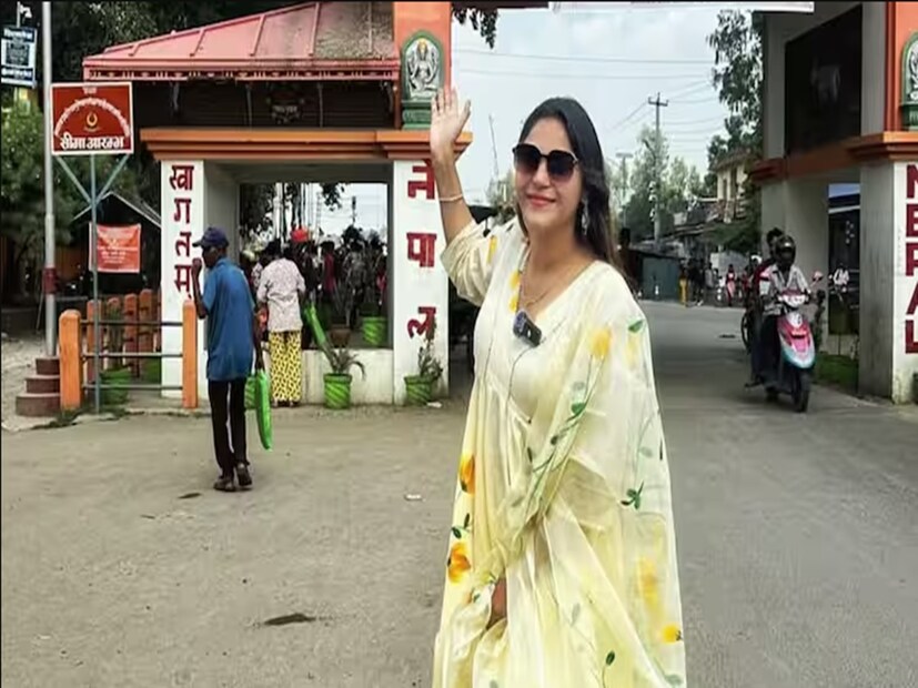 জানা গিয়েছে, জ্যোতি মলহোত্র নামে জনপ্রিয় এই ইউটিউবার একজন ট্রাভেল ব্লগার৷ গত বছর এপ্রিল মাসে তিনি পাকিস্তানেও যান বলে খবর৷ 